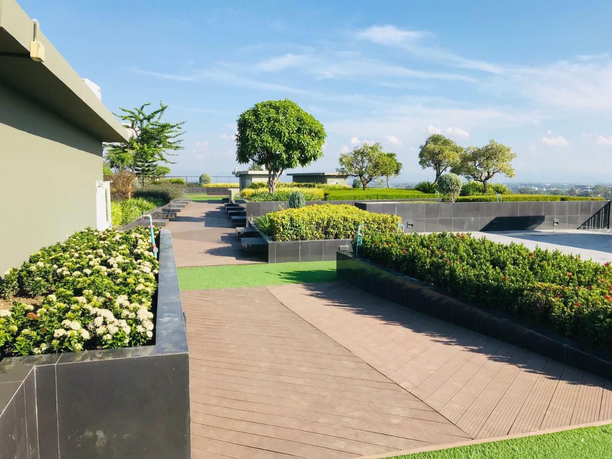 Astra Suites Central Chiang Mai Dış mekan fotoğraf
